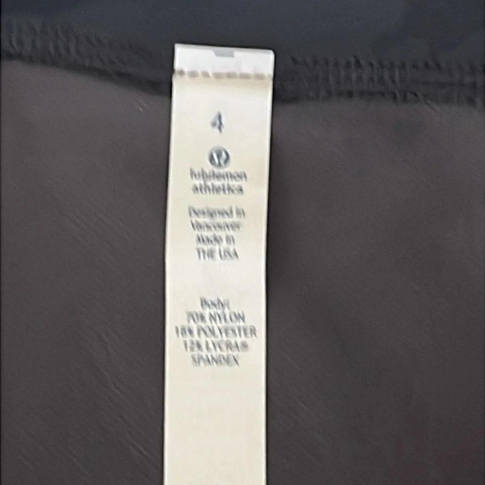 LULULEMON Athletica Black and‎ Gray Camouflage Hi Lo City Women’s Mini Skirt